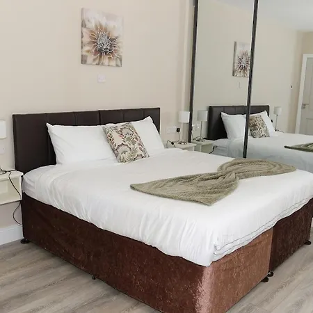 Coaches Corner - Accessible Guest Suite - 5 Minutes Drive From Town - Singles Or Super-King & Double Sofa Bed