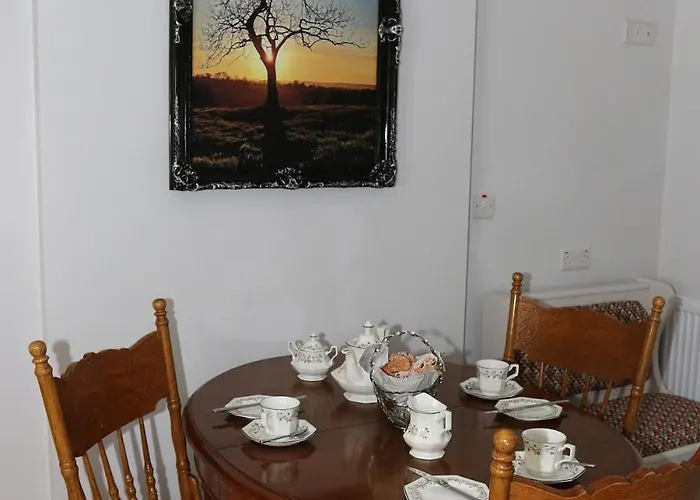 Coaches Corner - Accessible Guest - 5 Minutes Drive From Town - Singles Or Super-king & Double Sofa Bed 아파트